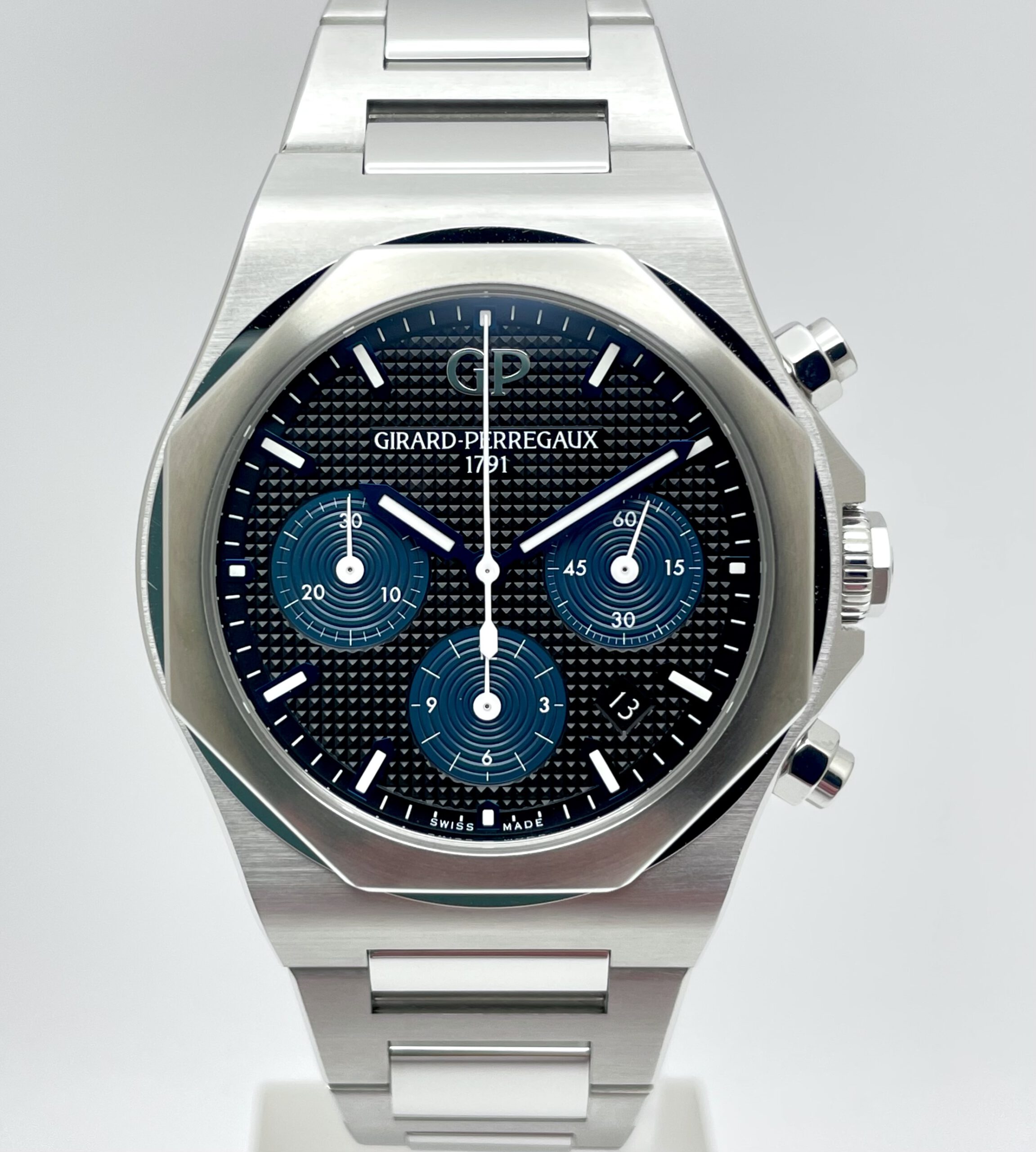Girard Perregaux Laureato Chronograph 42mm Full Set aus 10/2023 - 81020-11-631-11A - Garantie bis 10/28 - UVP 19.600€