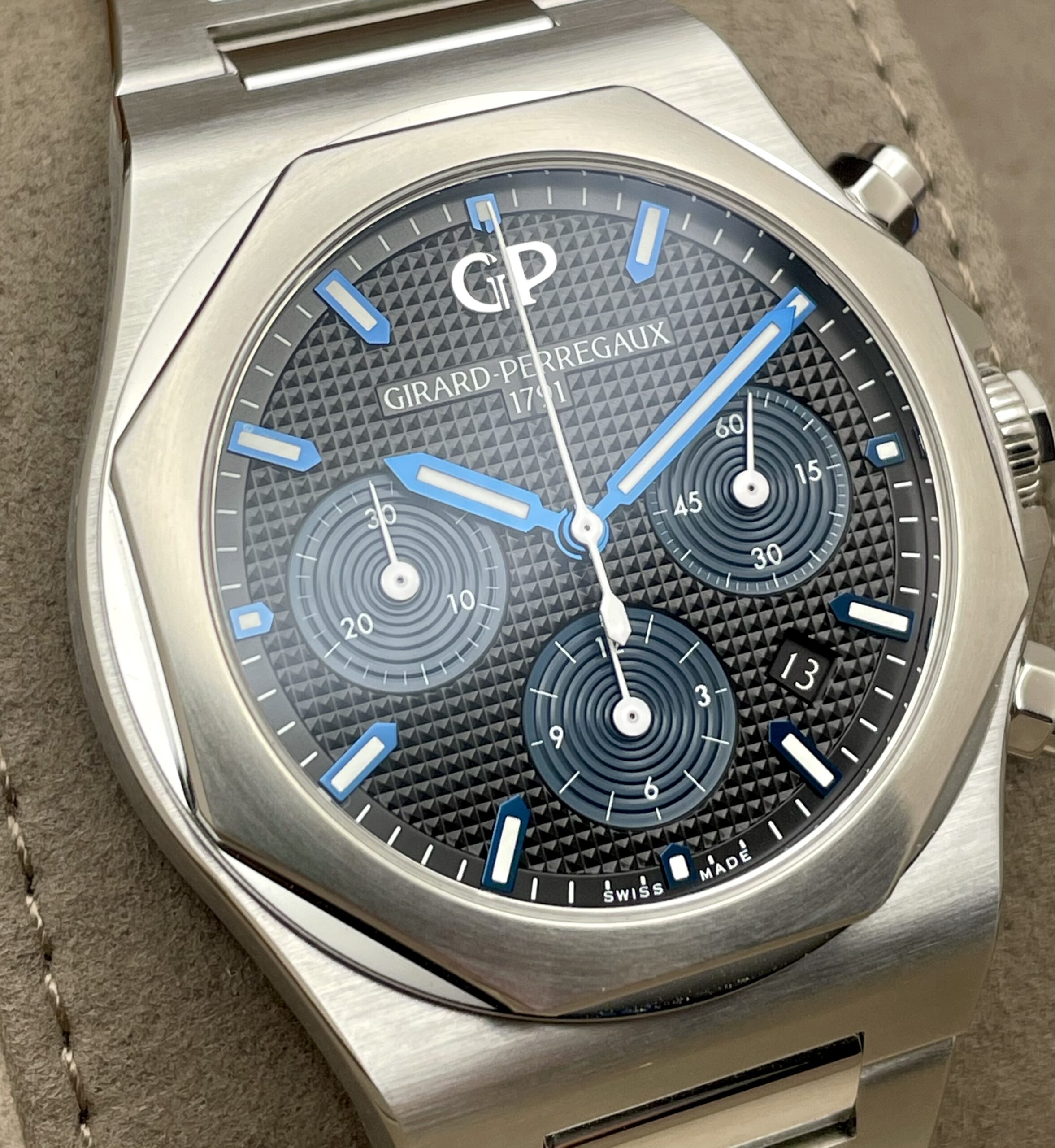 Girard Perregaux Laureato Chronograph 42mm Full Set aus 10/2023 - 81020-11-631-11A - Garantie bis 10/28 - UVP 19.600€ – Bild 8