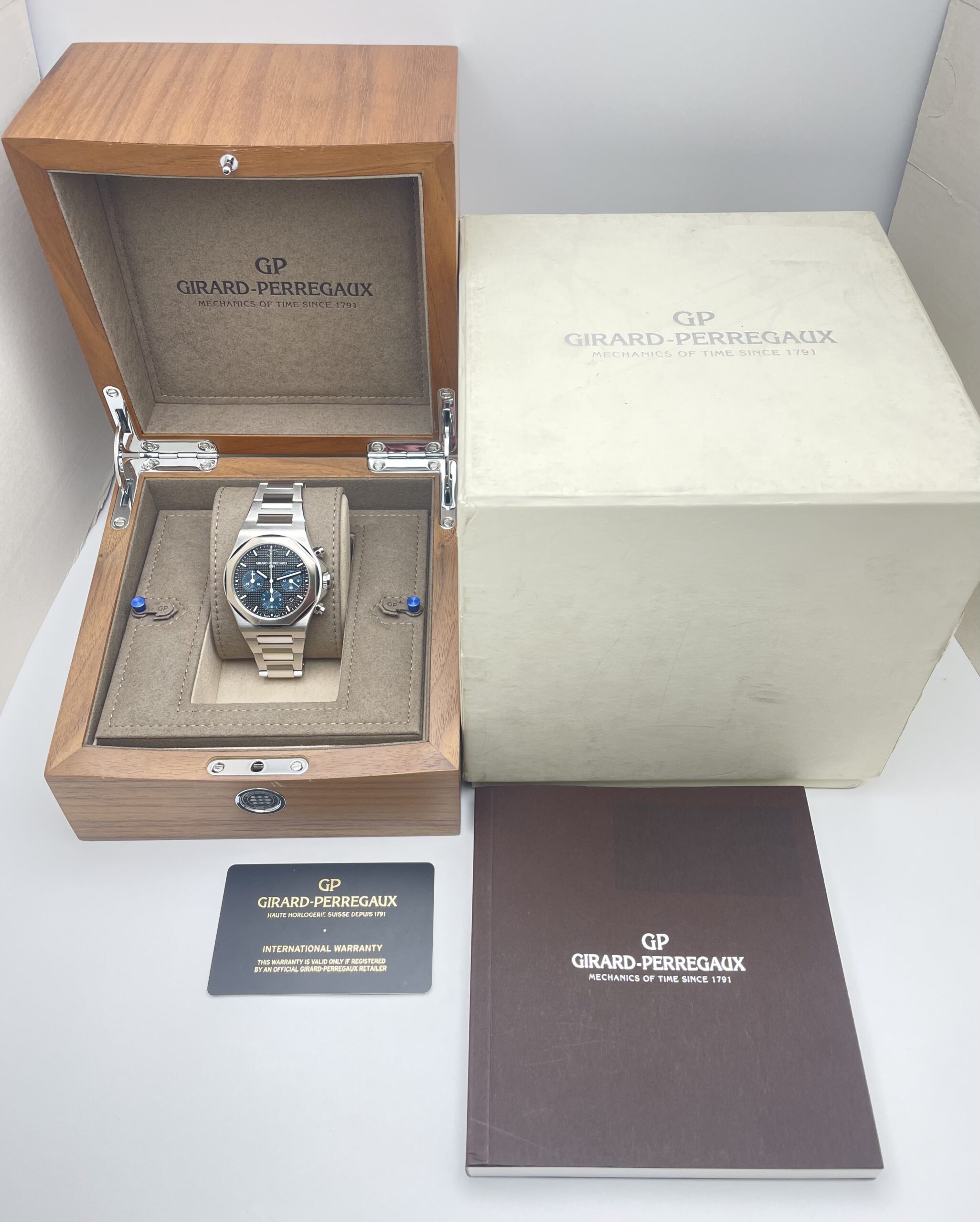 Girard Perregaux Laureato Chronograph 42mm Full Set aus 10/2023 - 81020-11-631-11A - Garantie bis 10/28 - UVP 19.600€ – Bild 12