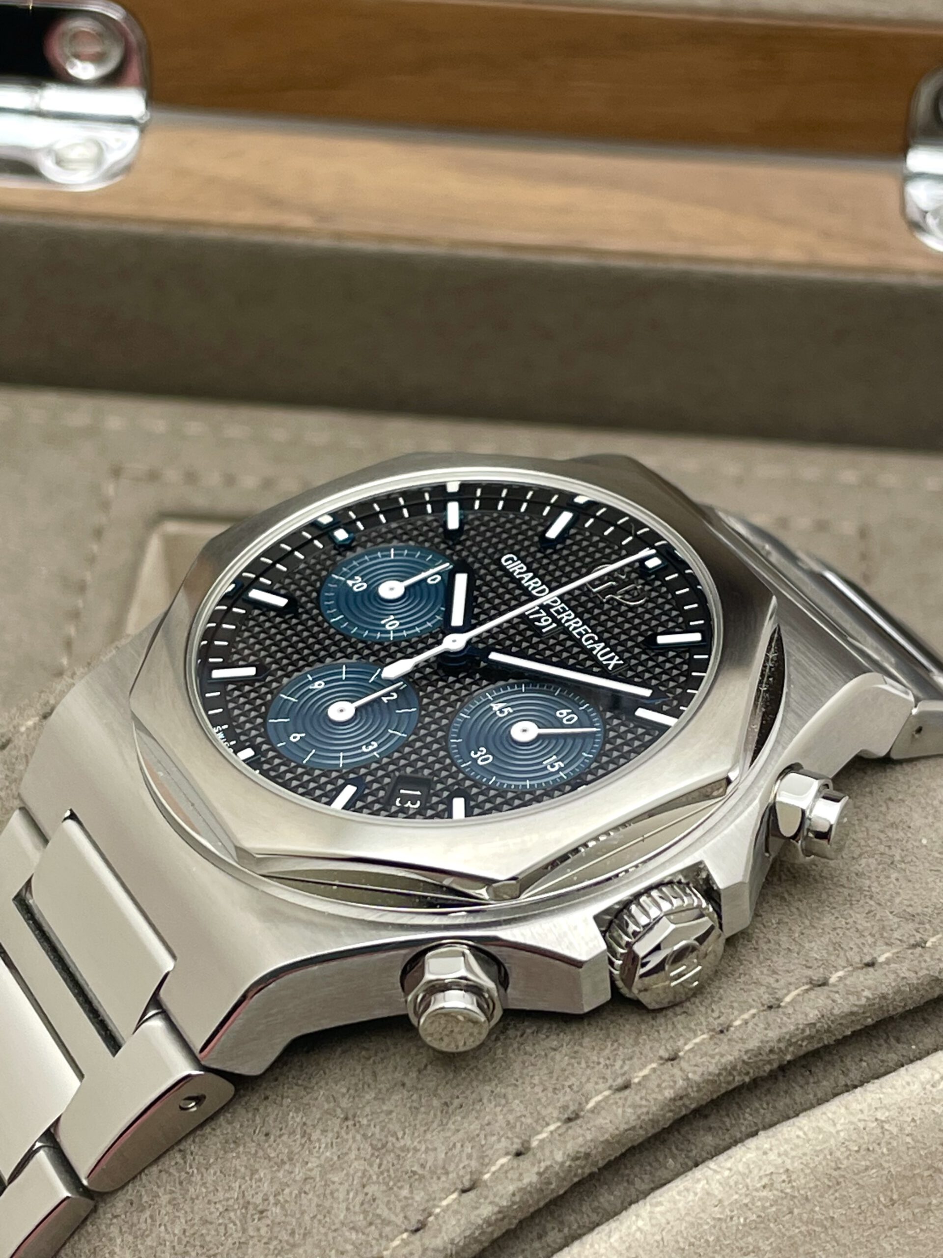 Girard Perregaux Laureato Chronograph 42mm Full Set aus 10/2023 - 81020-11-631-11A - Garantie bis 10/28 - UVP 19.600€ – Bild 6
