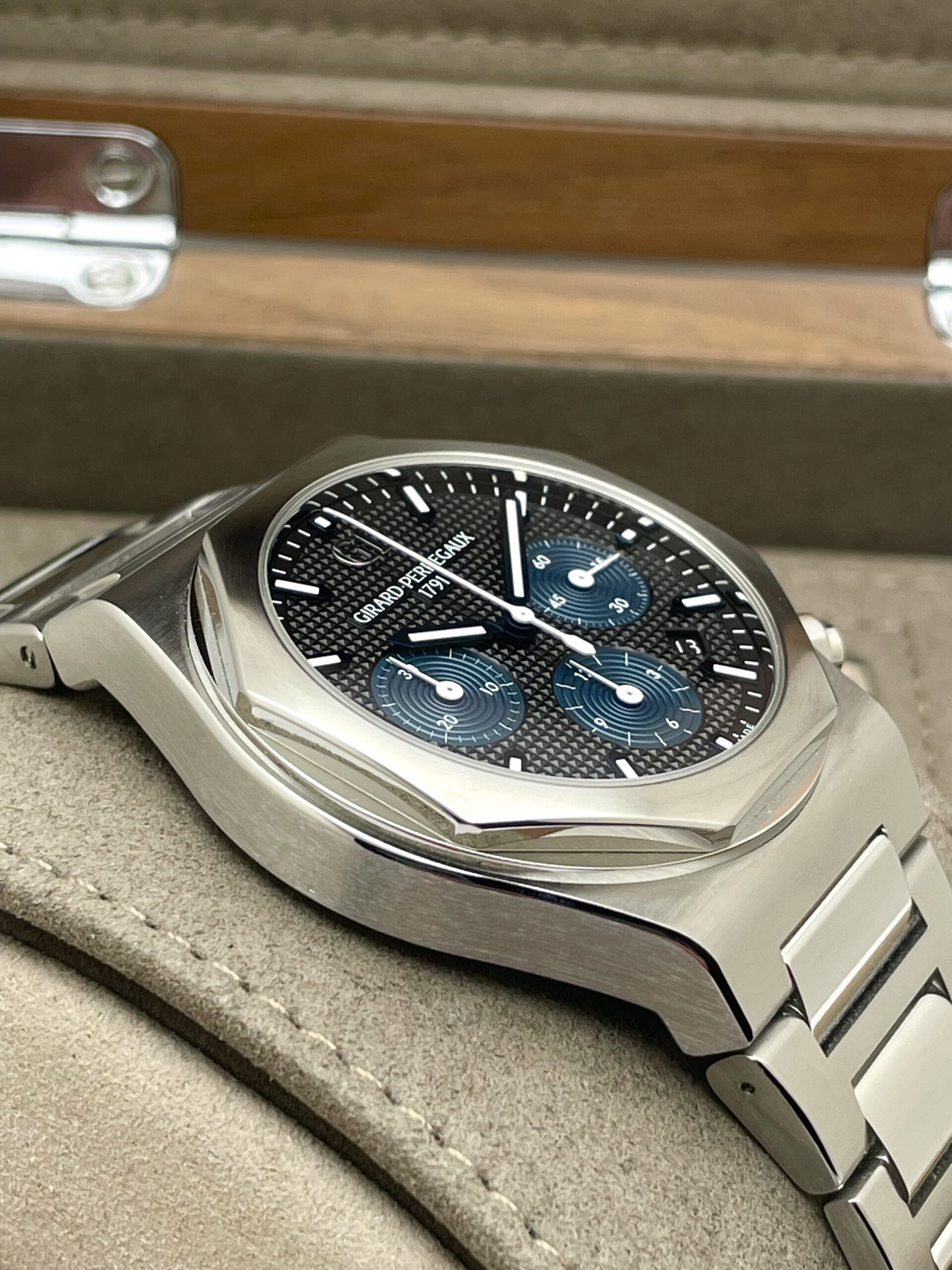 Girard Perregaux Laureato Chronograph 42mm Full Set aus 10/2023 - 81020-11-631-11A - Garantie bis 10/28 - UVP 19.600€ – Bild 5