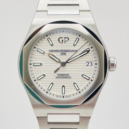 Girard Perregaux Laureato 42mm - 81010-11-131-11A - Full Set aus 07/2023 - ungetragen