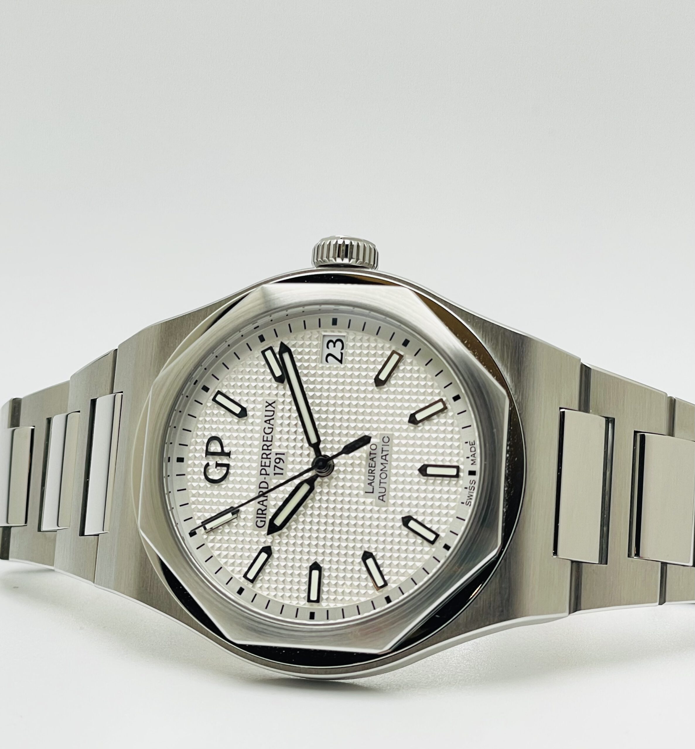 Girard Perregaux Laureato 42mm - 81010-11-131-11A - Full Set aus 07/2023 - ungetragen – Bild 2