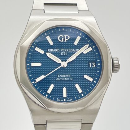 Girard Perregaux Laureato 42mm - 81010-11-431-11A - Full Set aus 04/2023