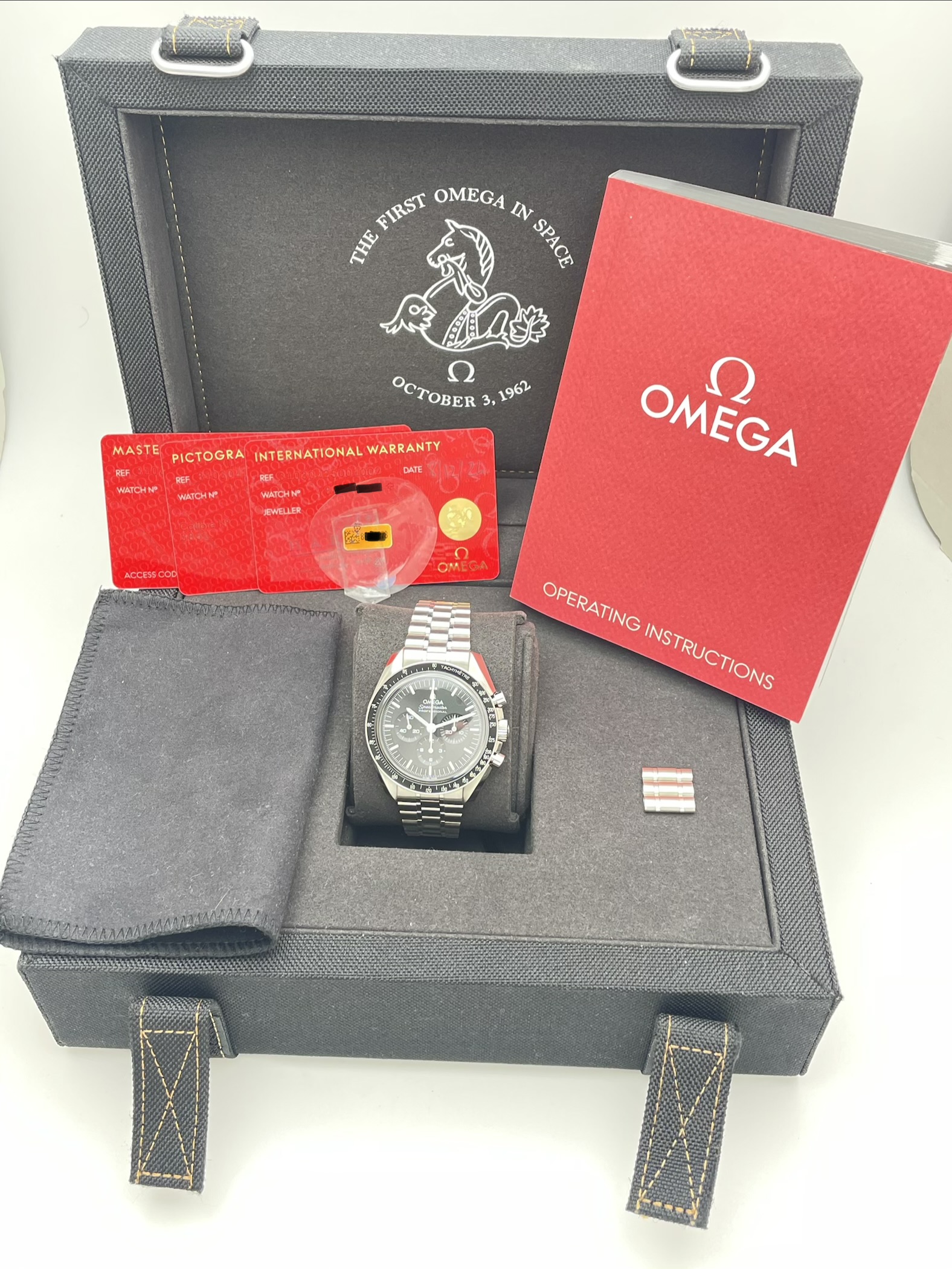 Omega Speedmaster Moonwatch Professional Saphir 310.30.42.50.01.002 - B&P - 12/2024 – Bild 9